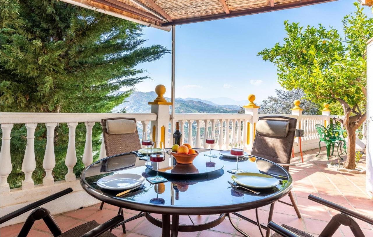 Casa vacanze Pet Friendly In Iznate With Kitchen *