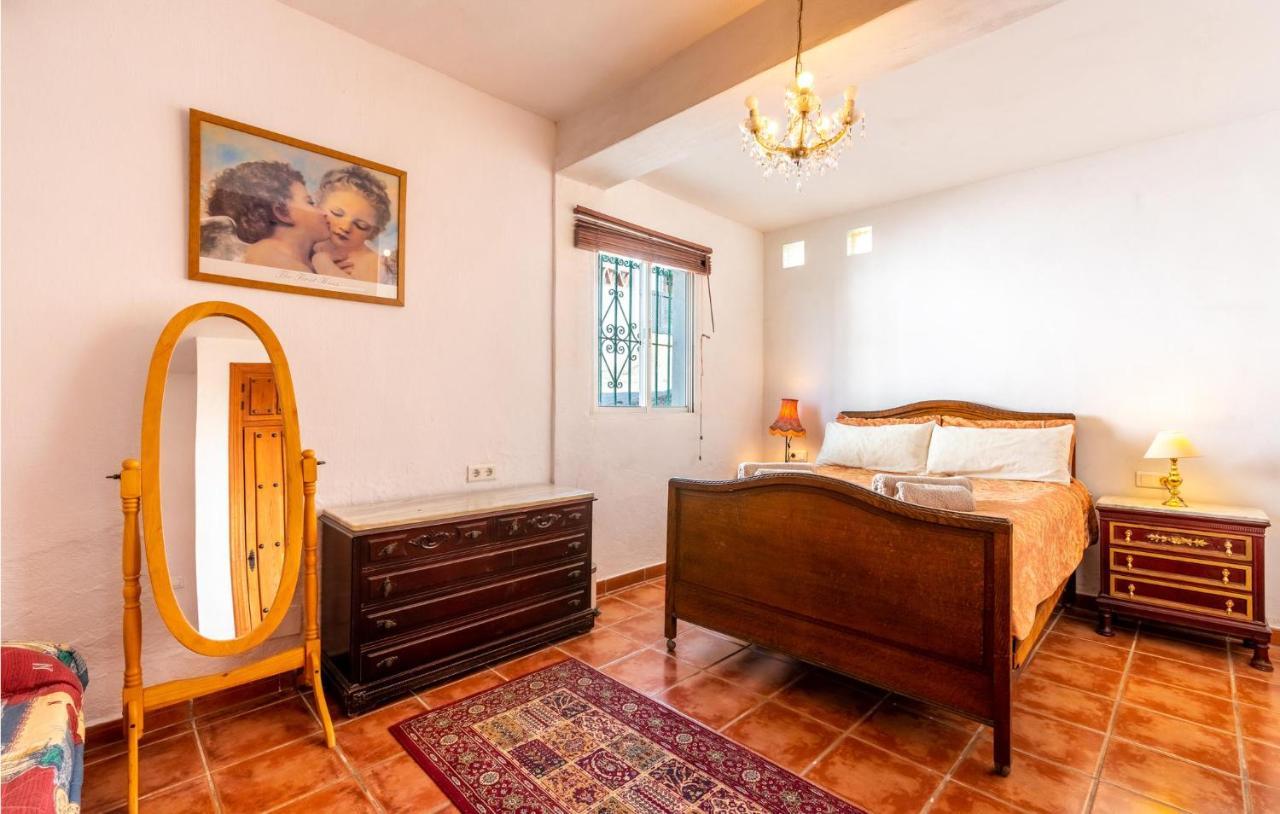 Casa vacanze Pet Friendly In Iznate With Kitchen *